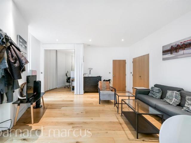 Flat for sale in London Borough of Lewisham, Deptford
