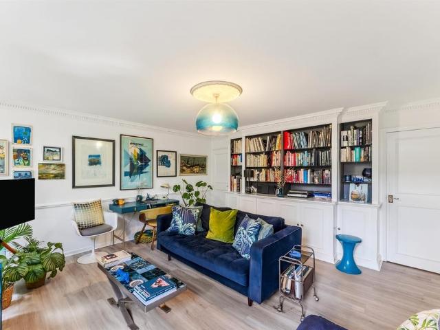 Flat for sale in Southfields, Greater London