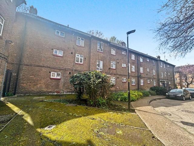 Flat for sale in Crook Log, Welling