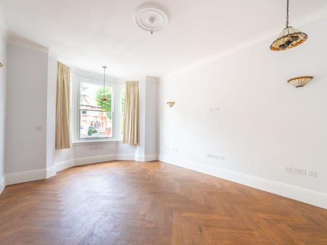 Flat for sale in Mapesbury, Greater London