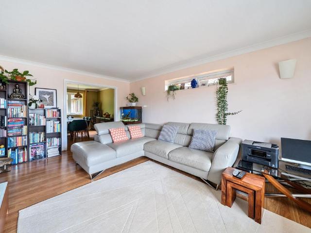 Flat for sale in Waverley Estate, Fole
