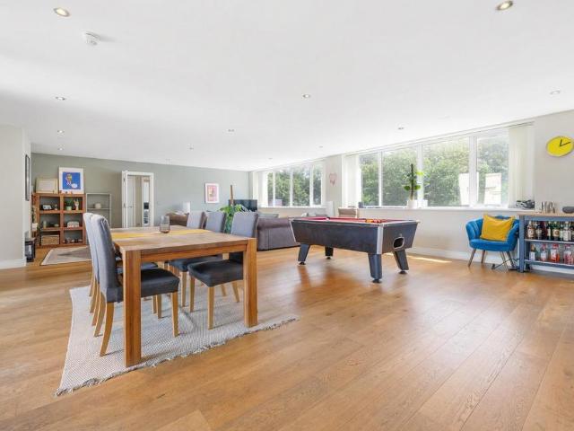 Flat for sale in Brixton, Greater London