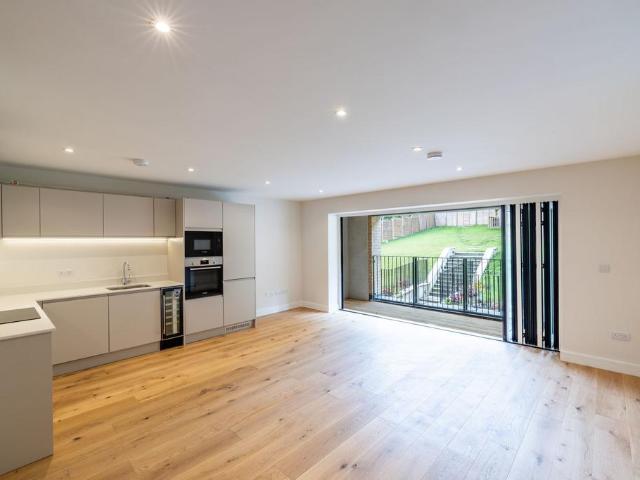Flat for sale in London Borough of Croydon, Purley