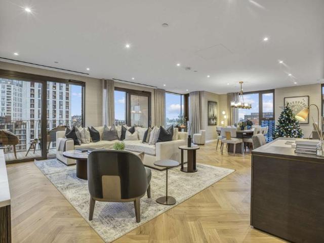 Flat for sale in Fulham, Greater London