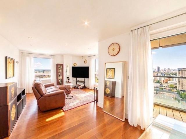 Flat for sale in Isle Of Dogs, Isle Of Man