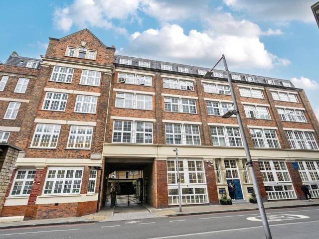 Flat for sale in The Borough, Greater London