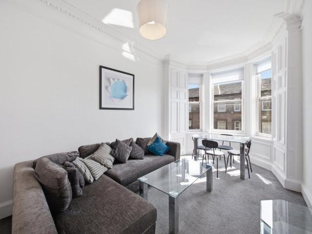 Flat for sale in Morningside, Scotland