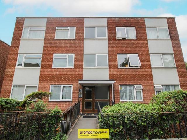 Flat for sale in Spring Park, Luton