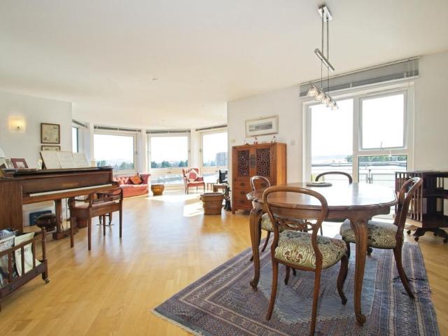 Flat for sale in Cardiff Bay, Falcon Lodge
