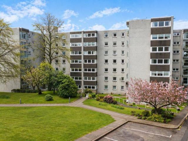 Flat for sale in Bearsden, Scotland