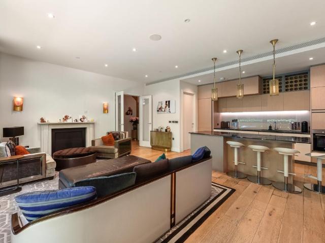 Flat for sale in Nine Elms, Greater London