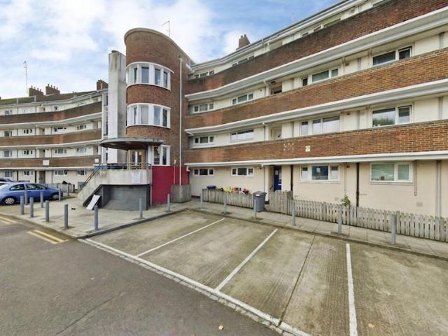 Flat for sale in Harlesden, Greater London