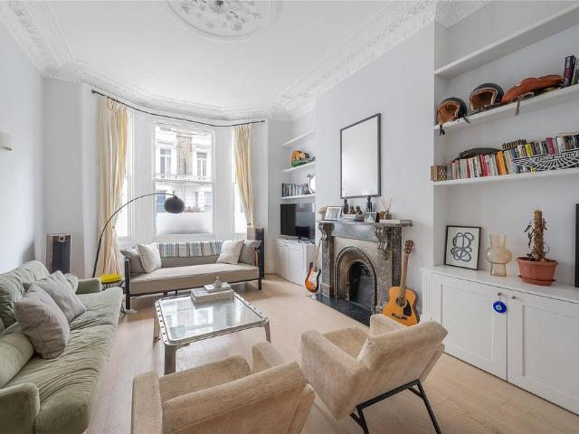 Flat for sale in West Kensington, Greater London