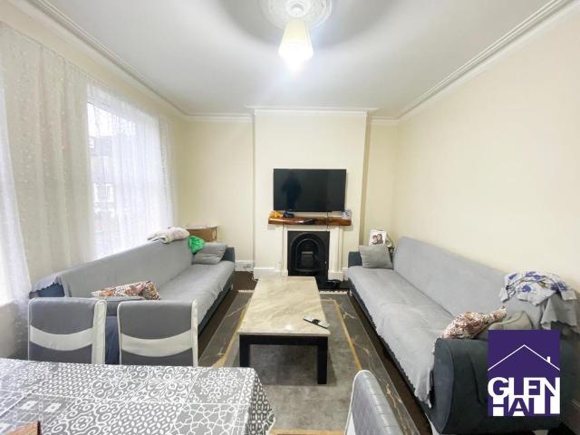 Flat for sale in Friern Barnet, Greater London
