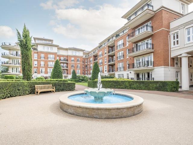 Flat for sale in Petersham, Greater London