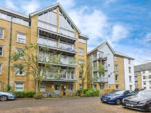 Flat for sale in Wincheap, The Bridge