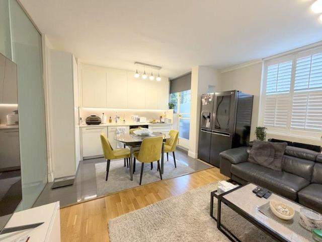 Flat for sale in Maitland Park, Greater London