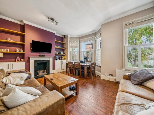 Flat for sale in Wandsworth, Greater London