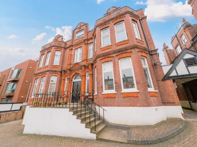 Flat for sale in West Hampstead, Greater London