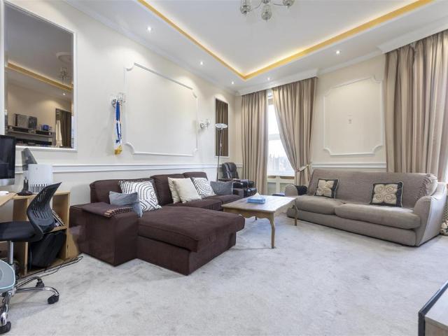 Flat for sale in Brompton, Greater London