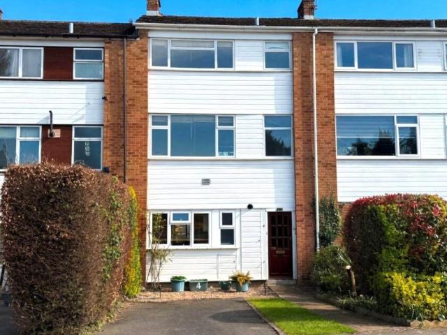 Flat for sale in Blackwater and Hawley, Hart