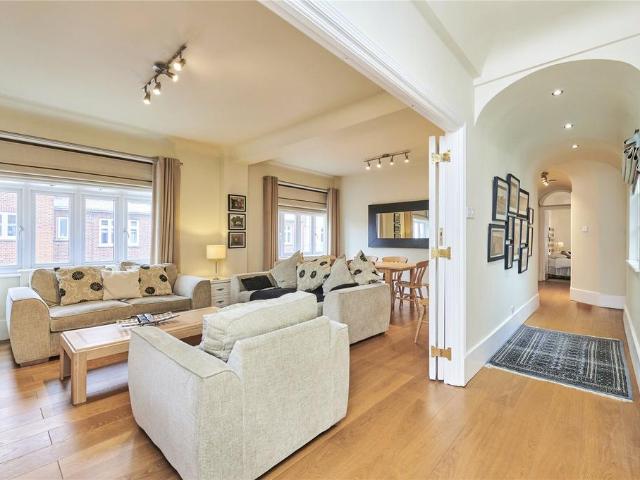 Flat for sale in St. John's Wood, Greater London