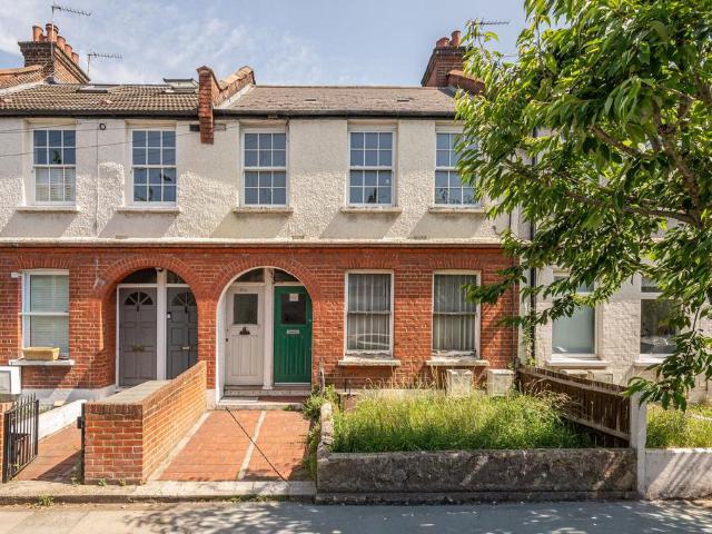 Flat for sale in Balham, Greater London