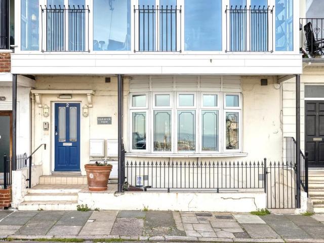 Flat for sale in East Cliff, Acol