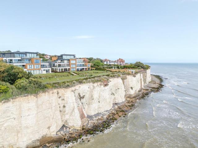Flat for sale in Acol, Kent