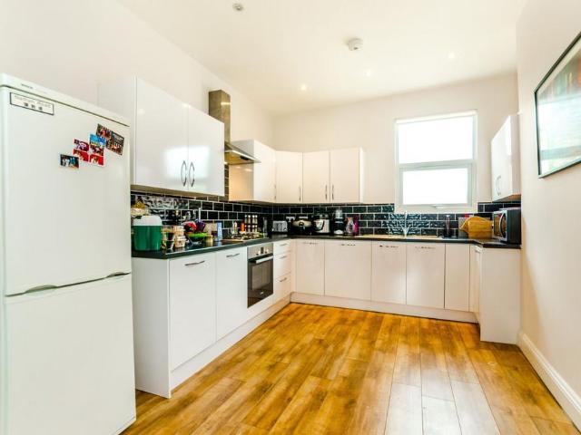 Flat for sale in Dollis Hill, Greater London