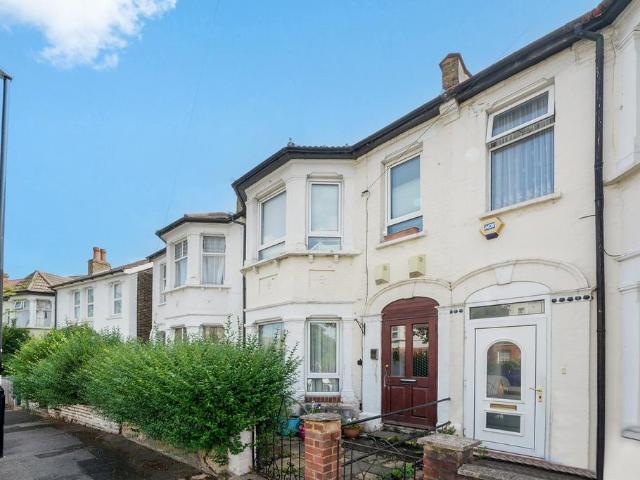 Flat for sale in London Borough of Croydon, Thornton Heath