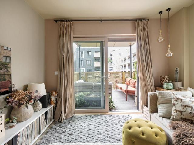 Flat for sale in South Hackney, Greater London