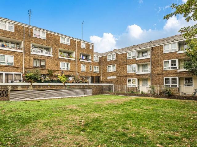 Flat for sale in London Borough of Tower Hamlets, Greater London