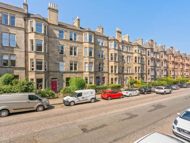 Flat for sale in Marchmont, Scotland