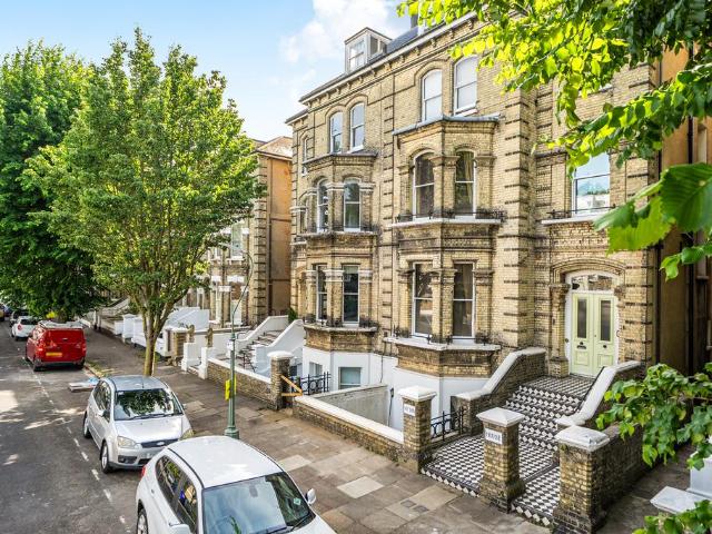 Flat for sale in Brunswick