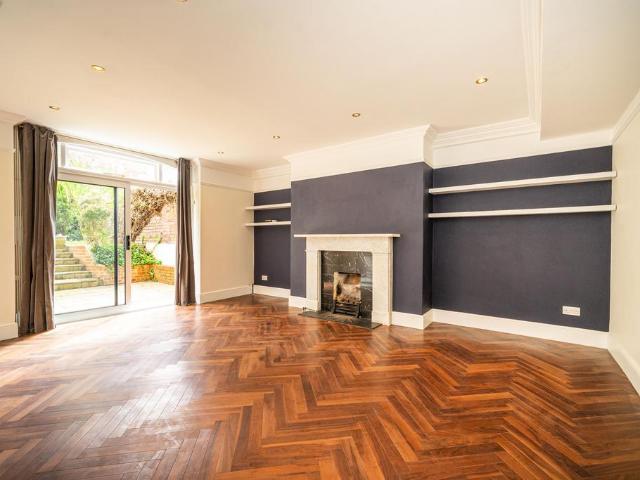 Flat for sale in South Hampstead, Greater London
