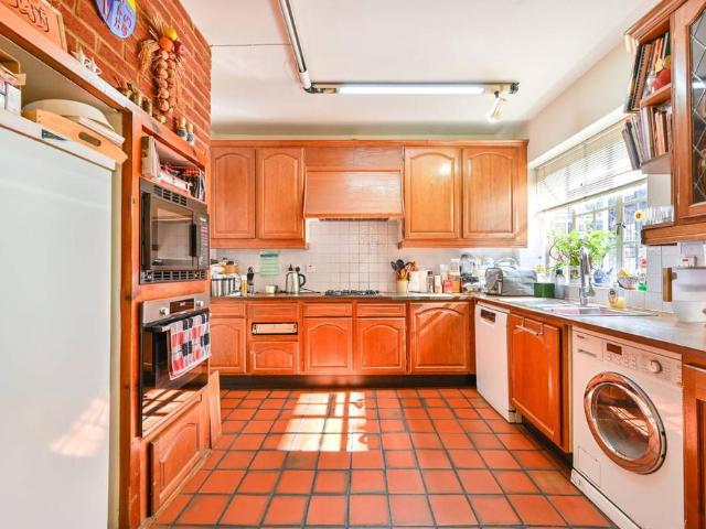 Flat for sale in Kensington, Greater London