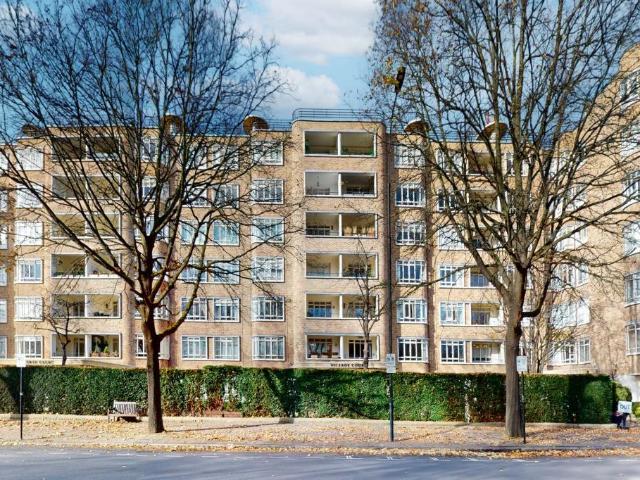 Flat for sale in St. John's Wood, Greater London