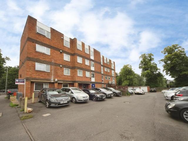 Flat for sale in Spring Park, Luton