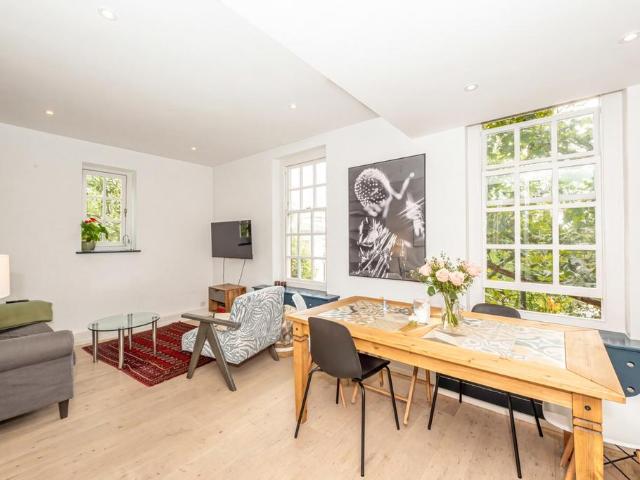 Flat for sale in Tachbrook Estate, Greater London