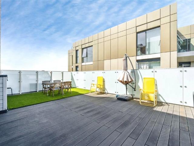 Flat for sale in Norbiton, Greater London
