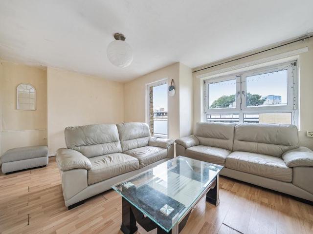 Flat for sale in London Borough of Lewisham, New Cross