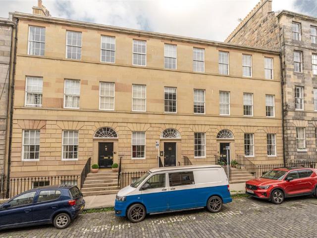 Flat for sale in Silvermills, Scotland