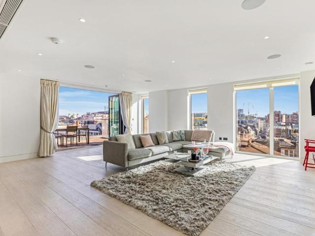Flat for sale in Soho, Greater London