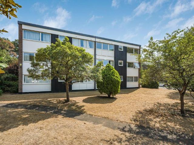 Flat for sale in Weybridge, Elmbridge