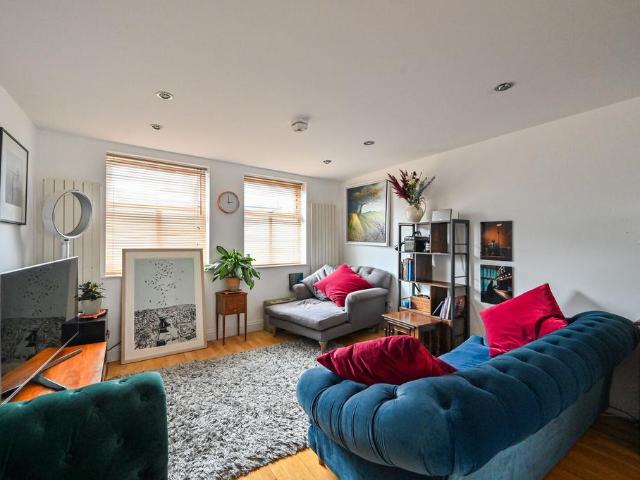 Flat for sale in Ocean Estate, Greater London