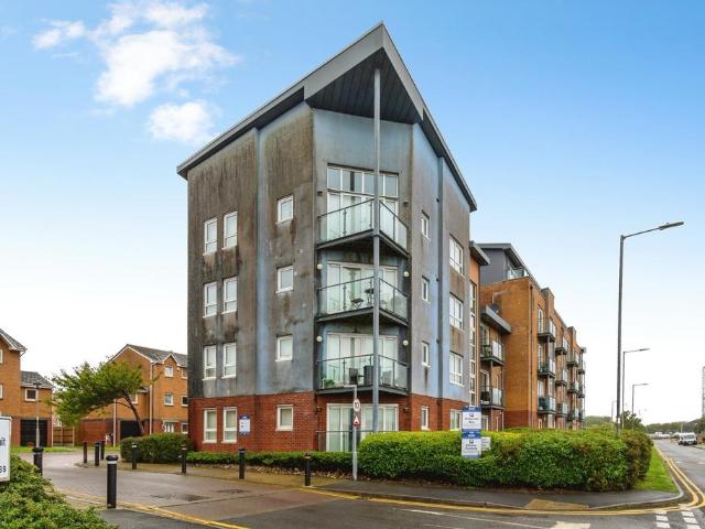Flat for sale in Seaside, Llanelli