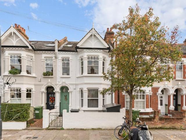 Flat for sale in Fulham, Greater London