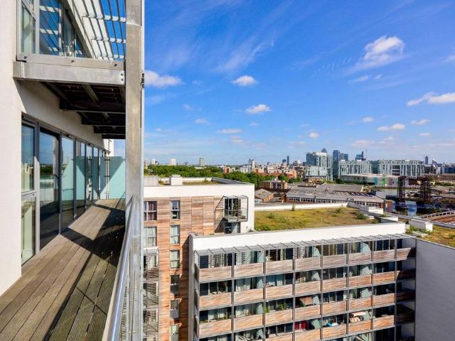 Flat for sale in Greenwich Town Centre, Greater London