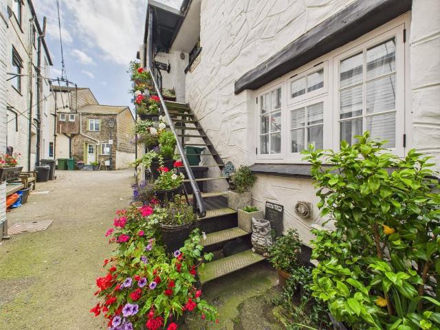 Flat for sale in East Looe, Looe